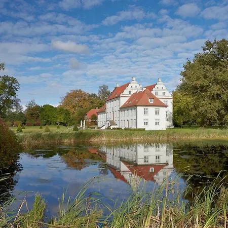 Herrenhaus Linker Seitenfluegel I - Boldevitzer Ruegenkaten